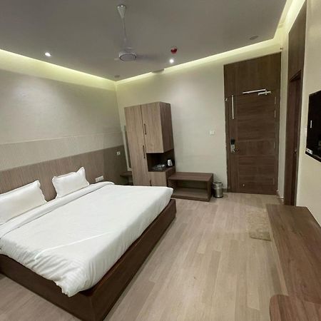 Aman Paradise Hotel & Banquets Kanpur Bagian luar foto