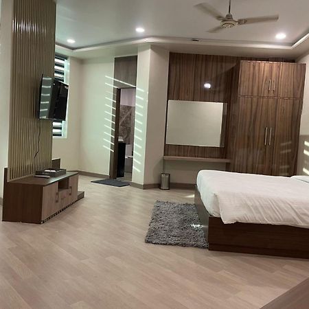 Aman Paradise Hotel & Banquets Kanpur Bagian luar foto