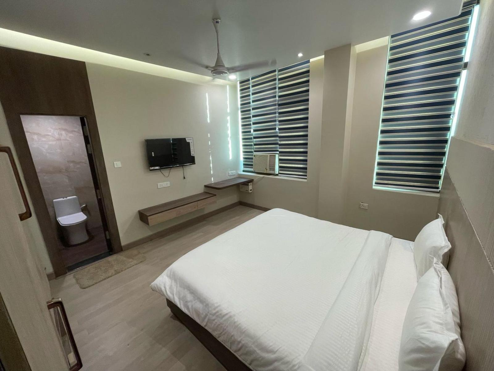 Aman Paradise Hotel & Banquets Kanpur Bagian luar foto