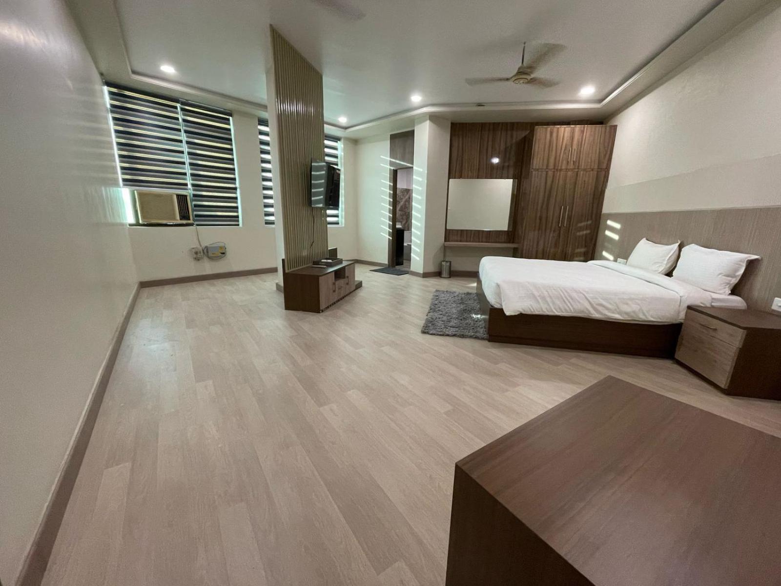 Aman Paradise Hotel & Banquets Kanpur Bagian luar foto