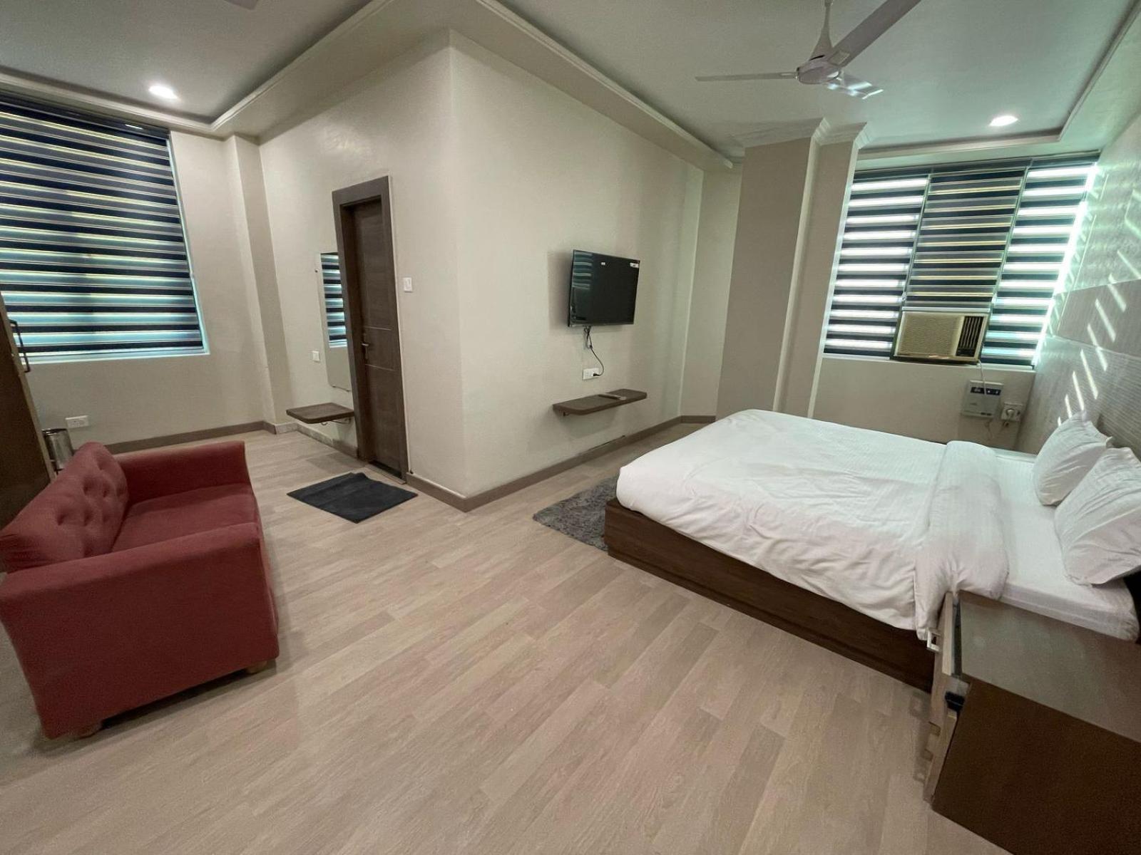 Aman Paradise Hotel & Banquets Kanpur Bagian luar foto